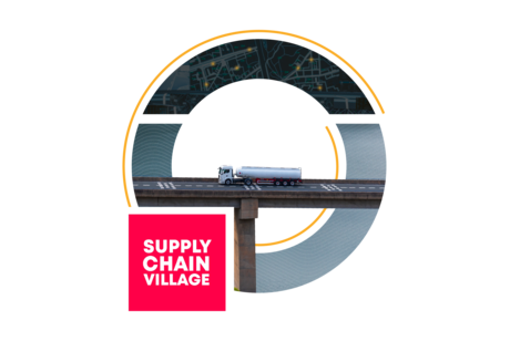 Visuel promotionnel de Supply Chain Village présentant un logo rose, une carte logistique numérique et un camion-citerne sur un pont dans un design circulaire.