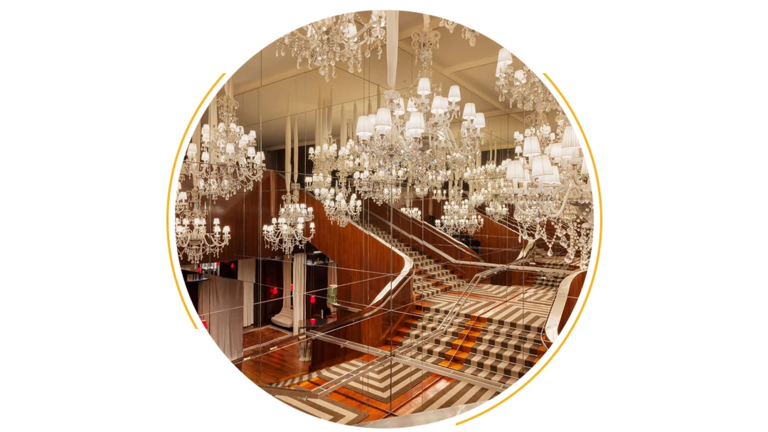 Lieu d'exception avec chandeliers au Royal Monceau Paris pour l'événement Transporeon.