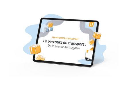 Une tablette affiche une illustration intitulée « From Source to Store », montrant une route sinueuse avec des caisses de transport et un camion illustrant le trajet logistique.